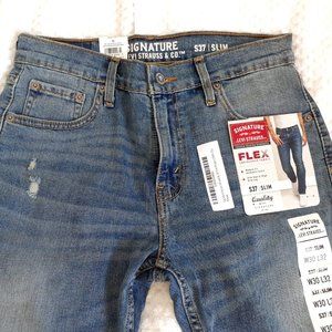 30x32 Signature by Levi Strauss Men’s S37 Slim Fit